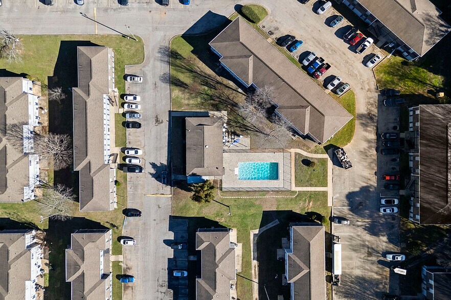 More Photos Of 107 Sterling Ct NW, Center Point Apartments For Sale