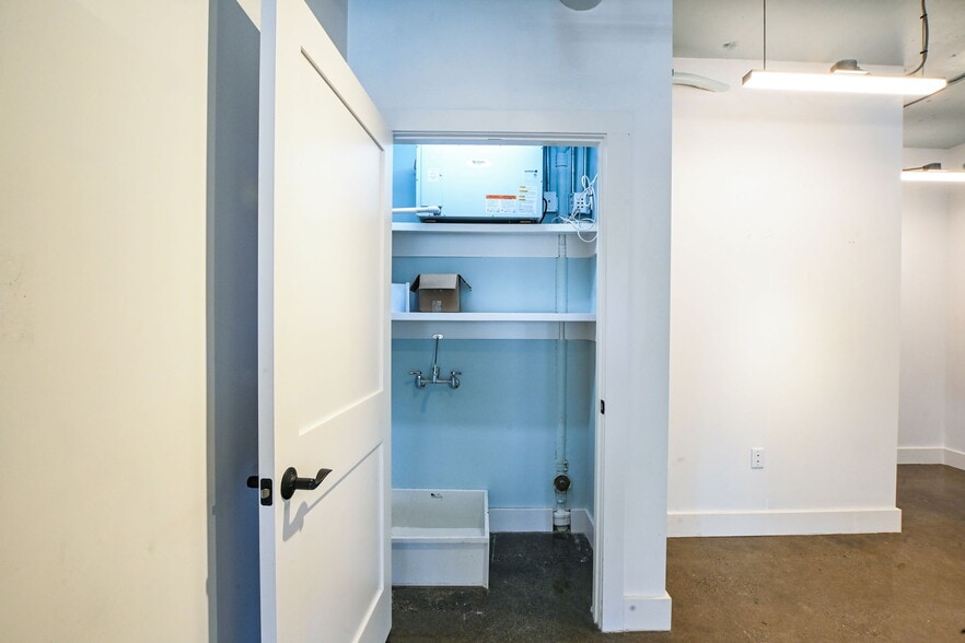 More Photos Of 1 Johnny Cake Hill, New Bedford Storefront Retail Office For Lease