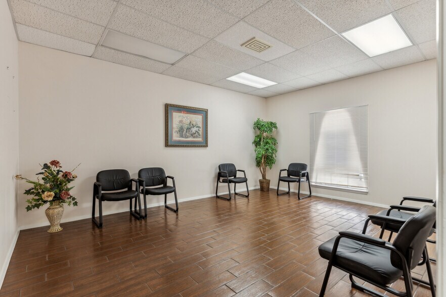 More Photos Of 912 Wright St, Arlington Medical For Sale