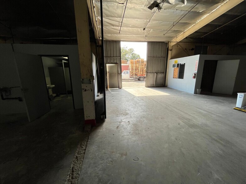 More Photos Of 8832 Miner St, Los Angeles Manufacturing For Lease