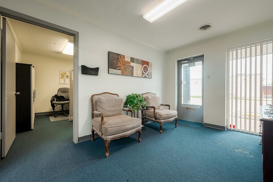 More Photos Of 208-214 E X St, Deer Park Medical For Lease