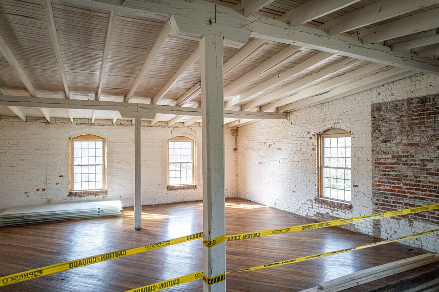 More Photos Of 313 S Government St, Lincolnton Office For Sale