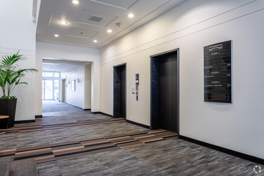 More Photos Of 1650 NW Naito Pky, Portland Office For Sale