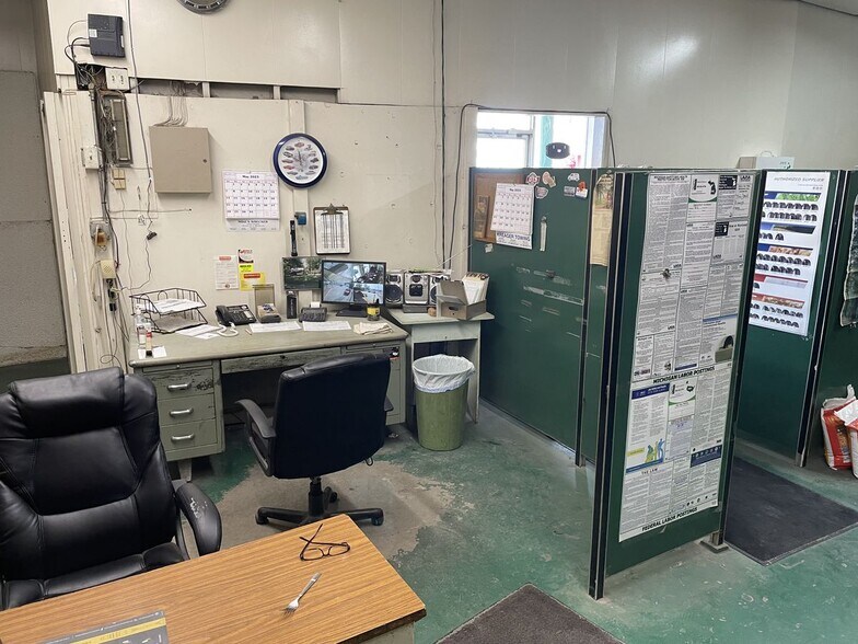 More Photos Of 631 Gratiot Ave, Saginaw Auto Repair For Sale