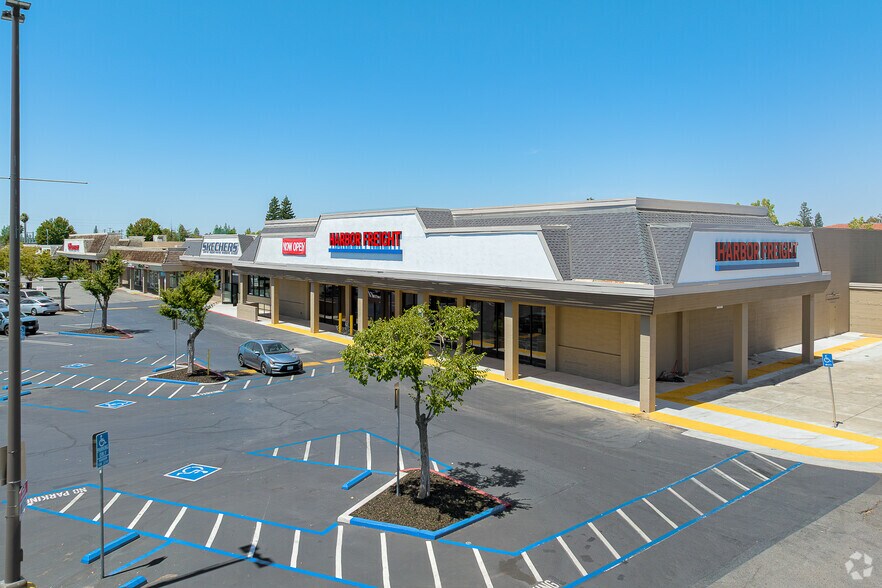 Primary Photo Of 1617 Douglas Blvd, Roseville Freestanding For Lease