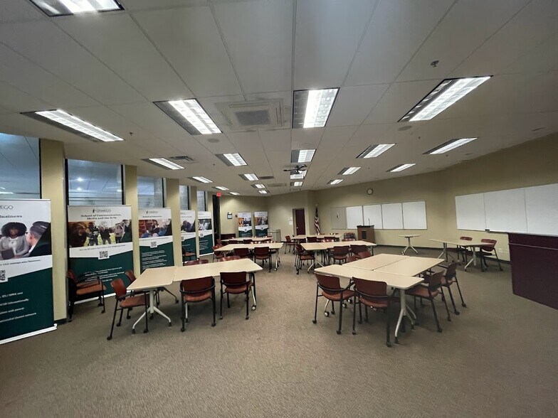 More Photos Of 100 S Salina St, Syracuse Office For Lease