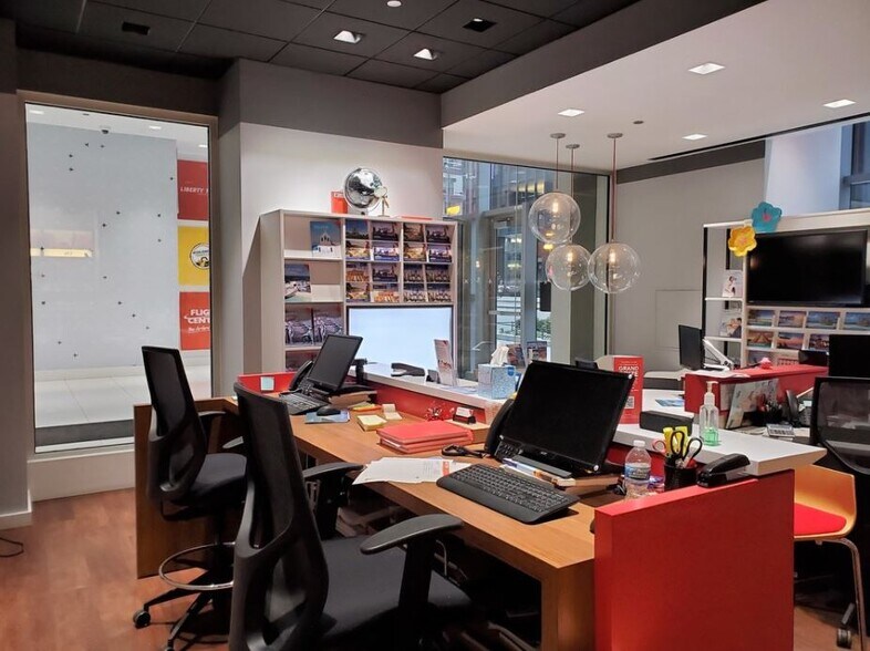 More Photos Of 200 N Michigan Ave, Chicago Apartments For Lease