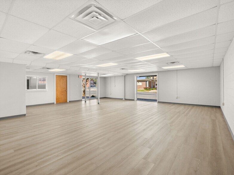 More Photos Of 213 W 2nd St, Deridder Storefront Retail Office For Lease