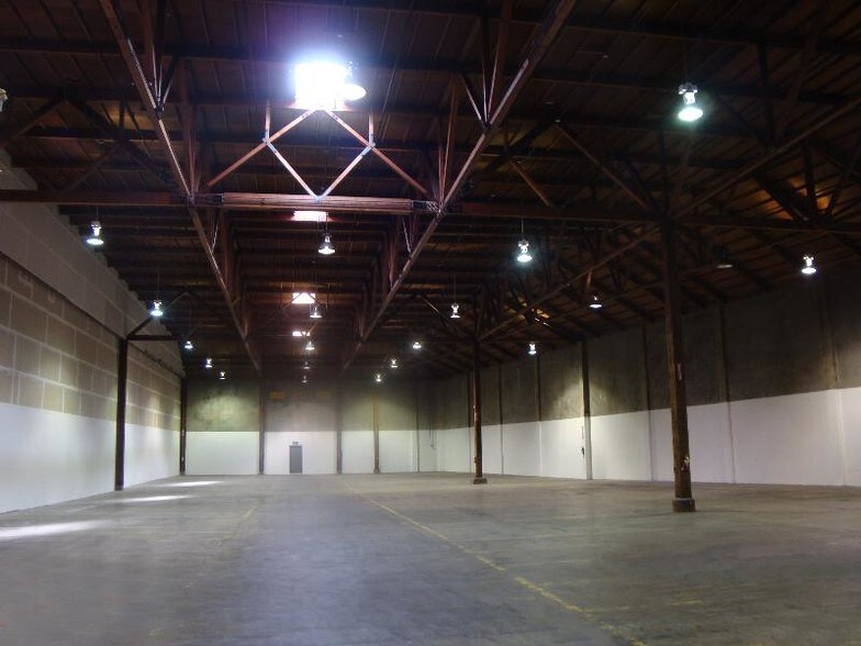 More Photos Of 6201 Coliseum Way, Oakland Warehouse For Lease