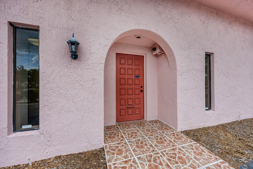 More Photos Of 6449 38th Ave, Saint Petersburg Medical For Lease