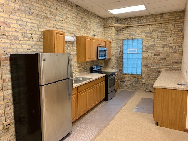 More Photos Of 2726 63rd St, Kenosha Office Residential For Sale