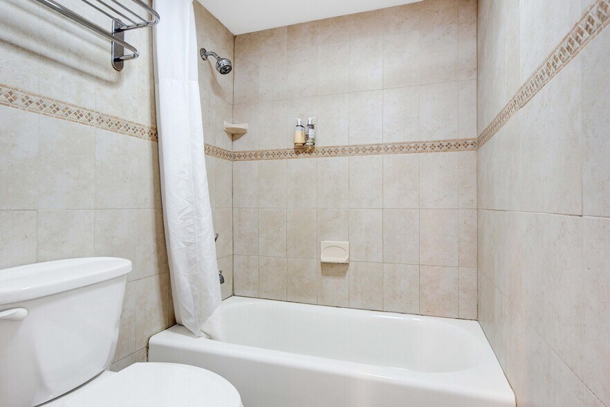 More Photos Of 2520 Stirling Rd, Hollywood Hotel For Sale