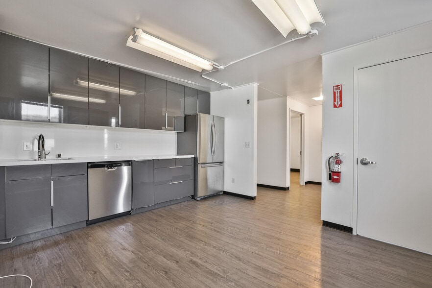 More Photos Of 2505 Mariposa St, San Francisco Research And Development For Sale