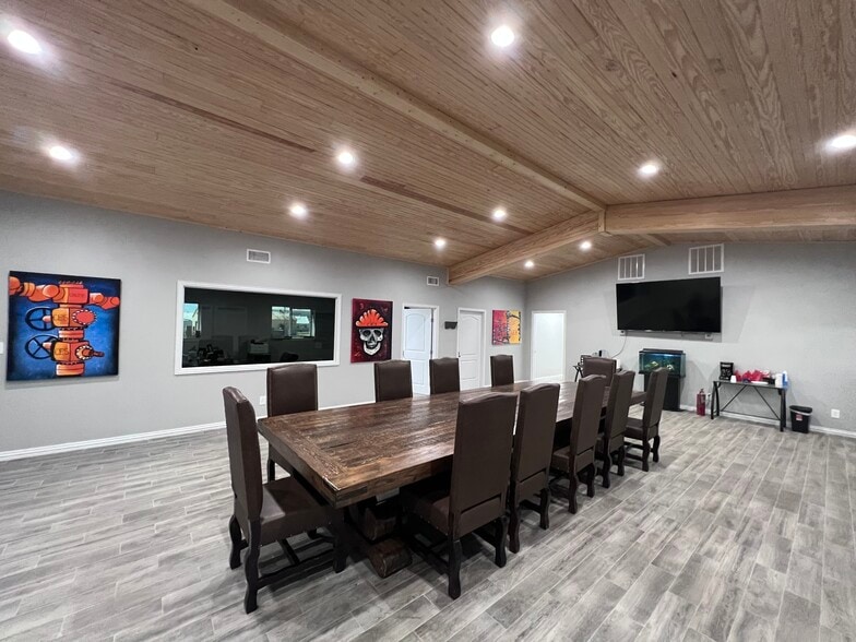 More Photos Of 2741 E Pearl St, Odessa Warehouse For Lease