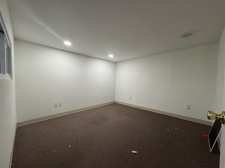 More Photos Of 2857 Steinway St, Astoria Apartments For Lease