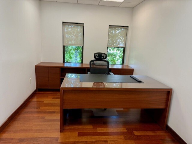 More Photos Of 2550 Crescent St, Astoria Office For Sale