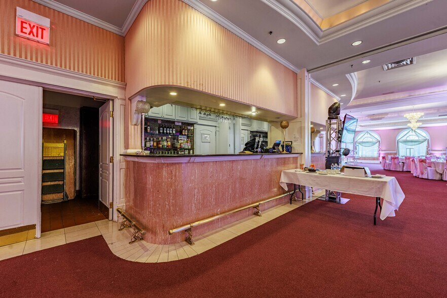 More Photos Of 3237 S Harlem Ave, Berwyn Specialty For Sale