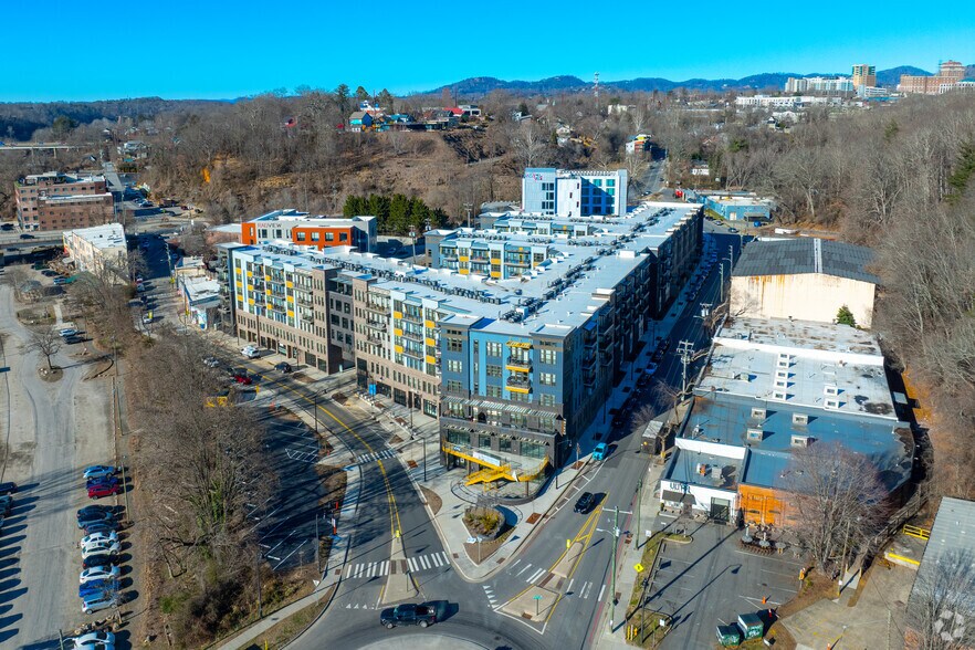 More Photos Of 146 Roberts St, Asheville Apartments For Lease