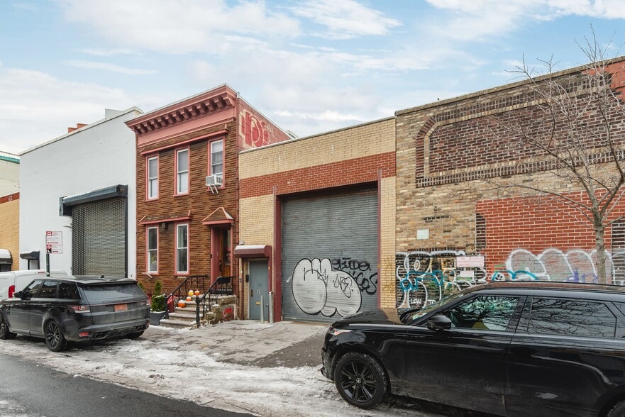 More Photos Of 39 Dobbin St, Brooklyn Warehouse For Sale