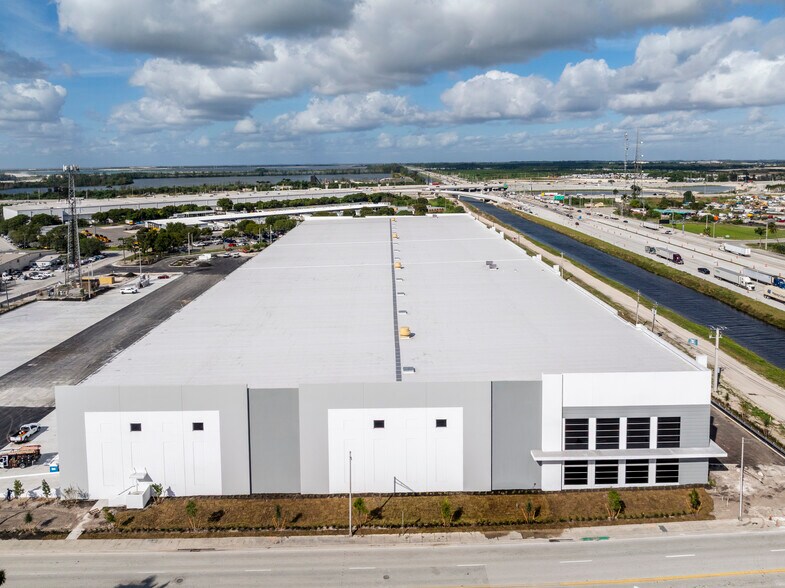 More Photos Of 10900 NW 128th Street, Medley Warehouse For Lease