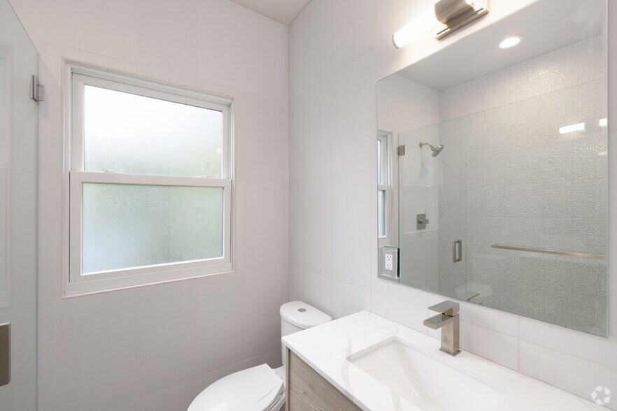 More Photos Of 2123 E James St, Seattle Apartments For Sale