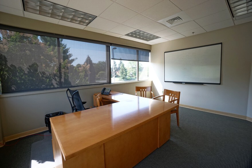 More Photos Of 6 Trafalgar Sq, Nashua Office For Lease