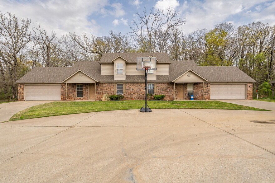 More Photos Of 1810 Hanson Dr, Lavaca Apartments For Sale