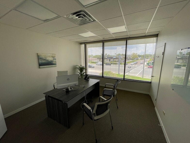 More Photos Of 2215 3rd St S, Jacksonville Beach Office For Lease