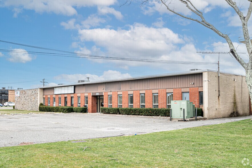 More Photos Of 200 Central Ave, Farmingdale Warehouse For Lease