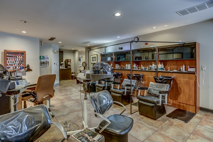 More Photos Of 1086 W Rex Rd, Memphis Freestanding For Sale