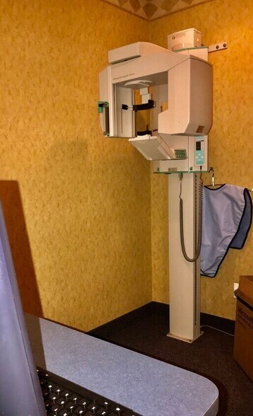 More Photos Of 31 Merrick Ave, Merrick Medical For Lease