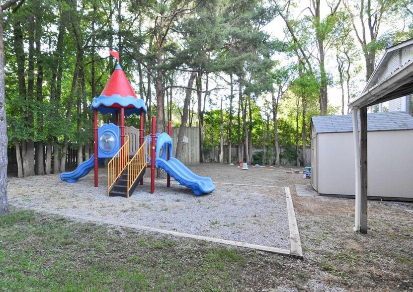 More Photos Of 83 Dunlop St, Richmond Hill Daycare Center For Sale