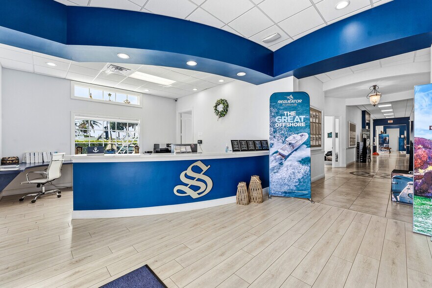 More Photos Of 250-300 SW Monterey Rd, Stuart Freestanding For Lease