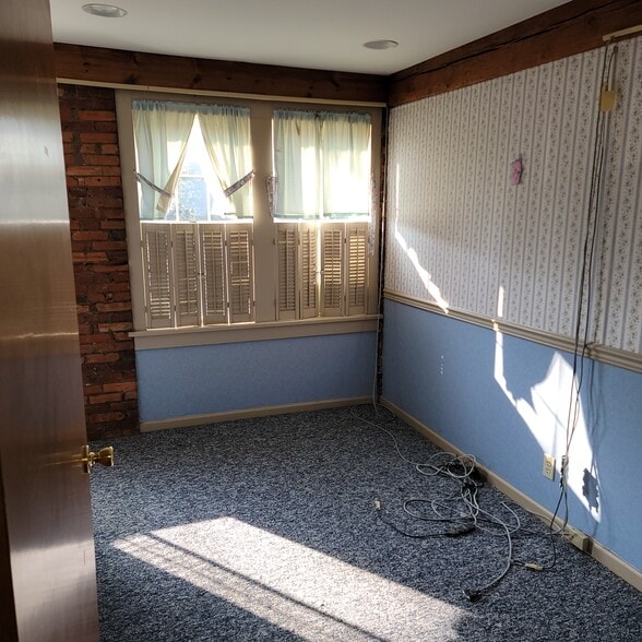 More Photos Of 600 Main St, Riverton Office For Sale