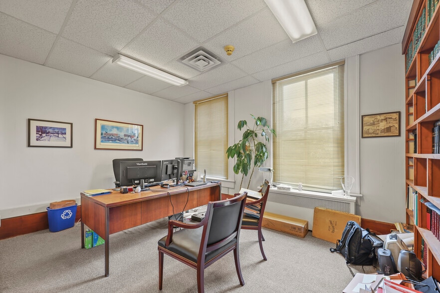 More Photos Of 47 Main St, Lee Bank For Sale