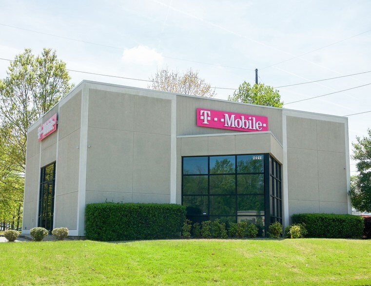 More Photos Of 12211 W Markham, Little Rock Freestanding For Lease
