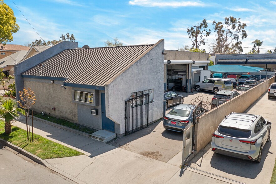 Primary Photo Of 620 E 2nd St, Santa Ana Service For Sale