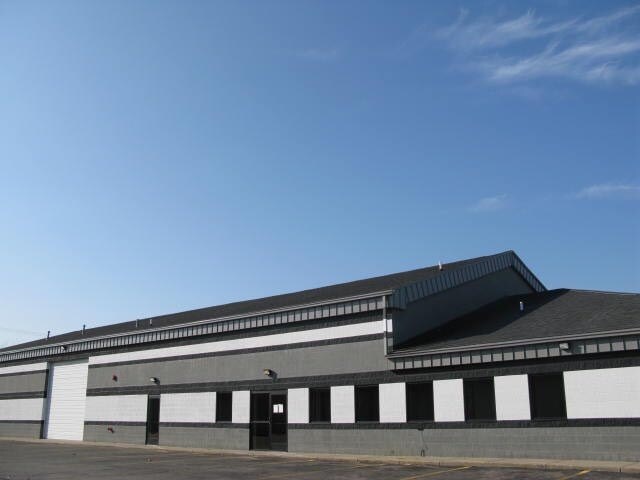 More Photos Of 5910 Enterprise Dr, Lansing Showroom For Lease