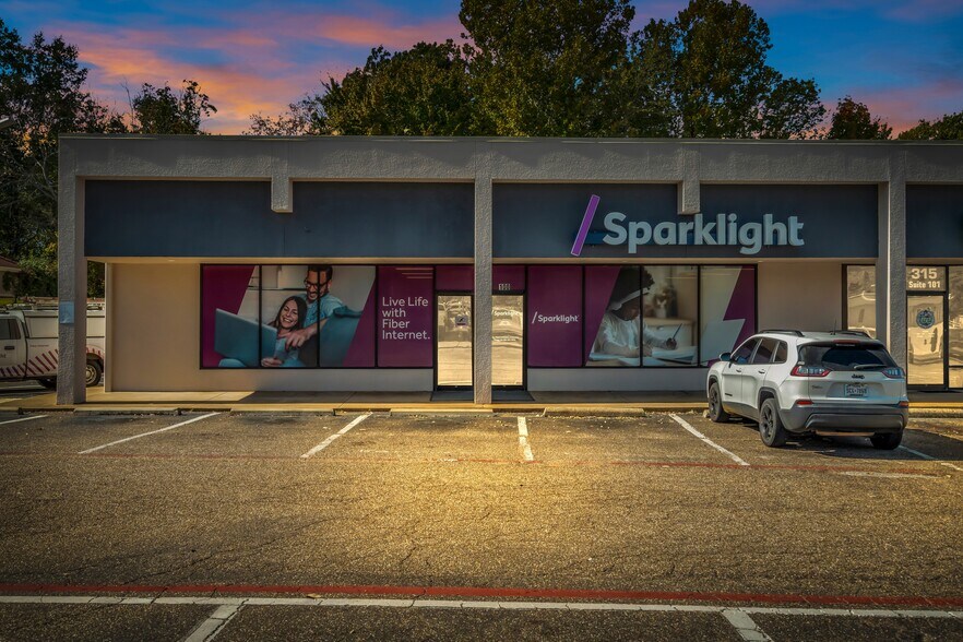 More Photos Of 313-323 N Spur 63, Longview Storefront Retail Office For Sale