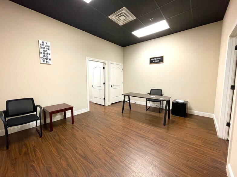 More Photos Of 605 Austin Ave, Waco Storefront Retail Office For Sale