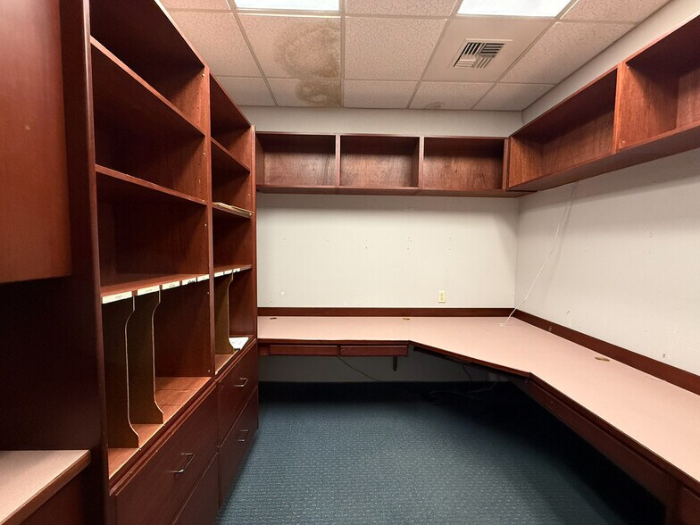 More Photos Of 910 S Scheuber Rd, Centralia Medical For Lease