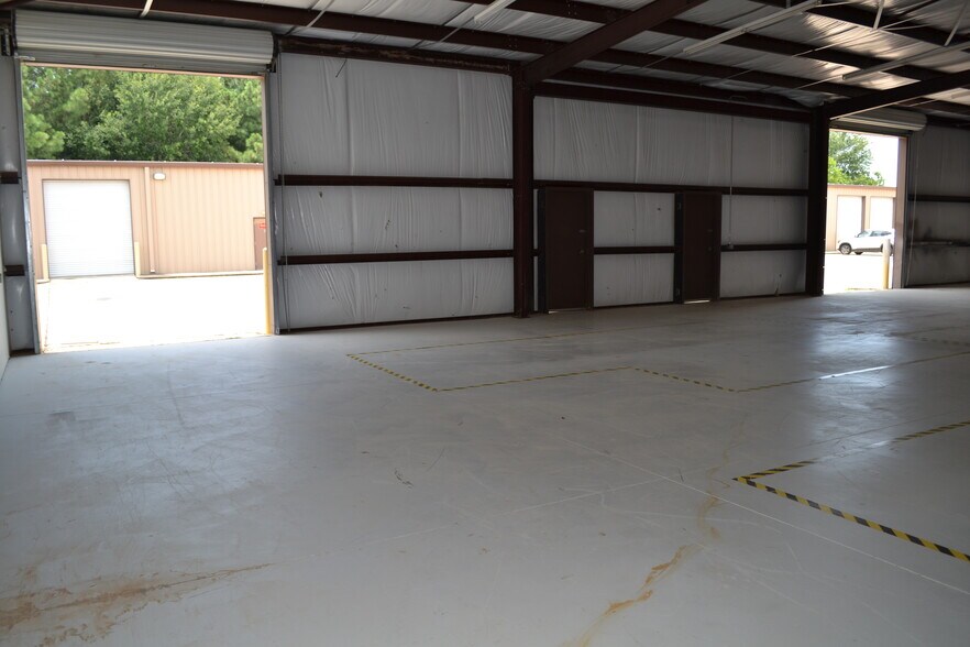 More Photos Of 16103 Grant Rd, Cypress Warehouse For Lease
