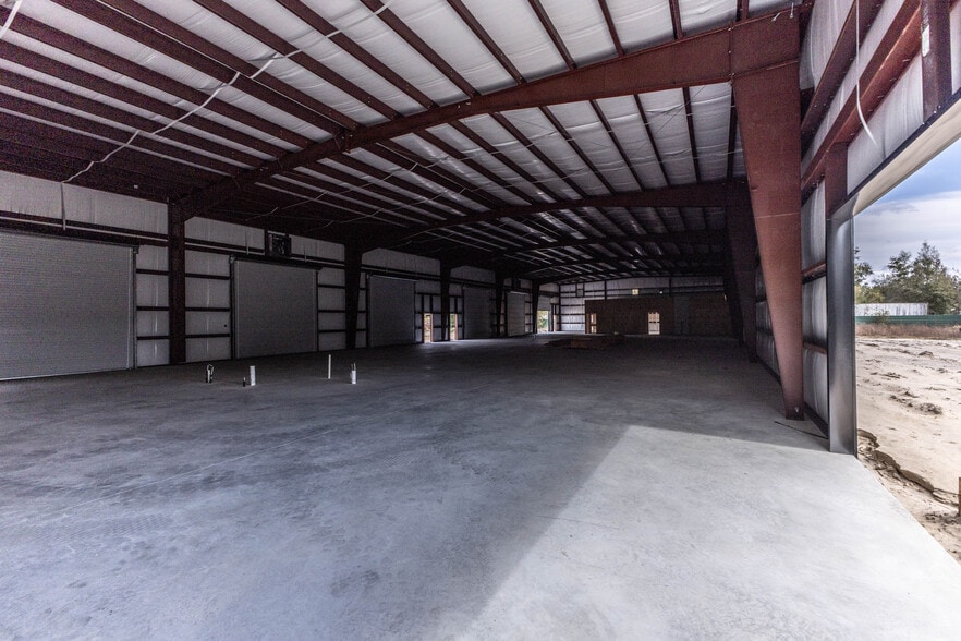 More Photos Of 3023 E C 48, Center Hill Warehouse For Lease