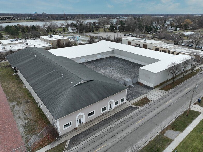 Primary Photo Of 801 S Henry St, Bay City Distribution For Sale