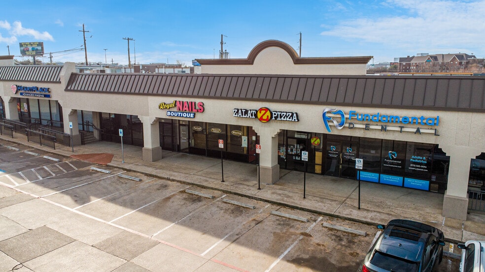 More Photos Of 11613-11617 N Central Expy, Dallas Unknown For Lease