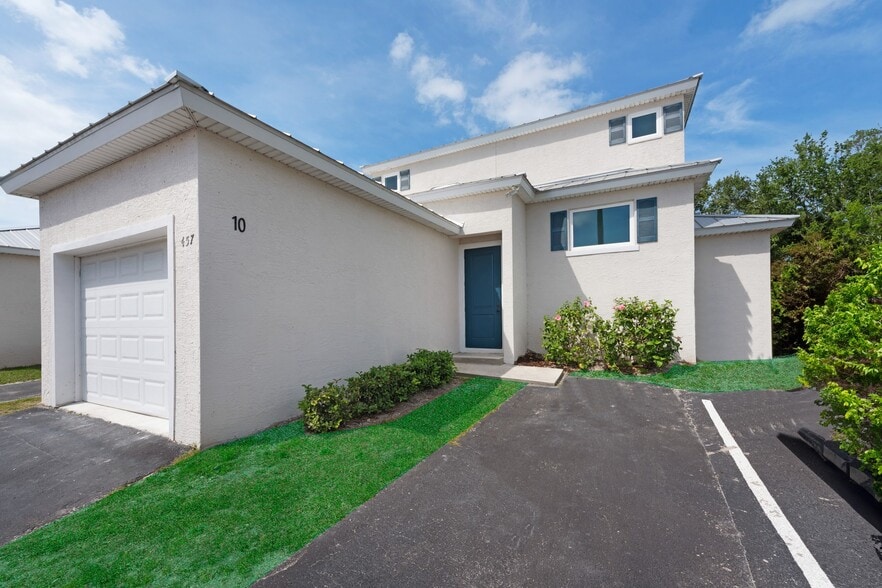 More Photos Of 401 18th St, Vero Beach Apartments For Sale