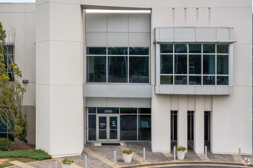 More Photos Of 5600 United Dr, Smyrna Industrial For Lease