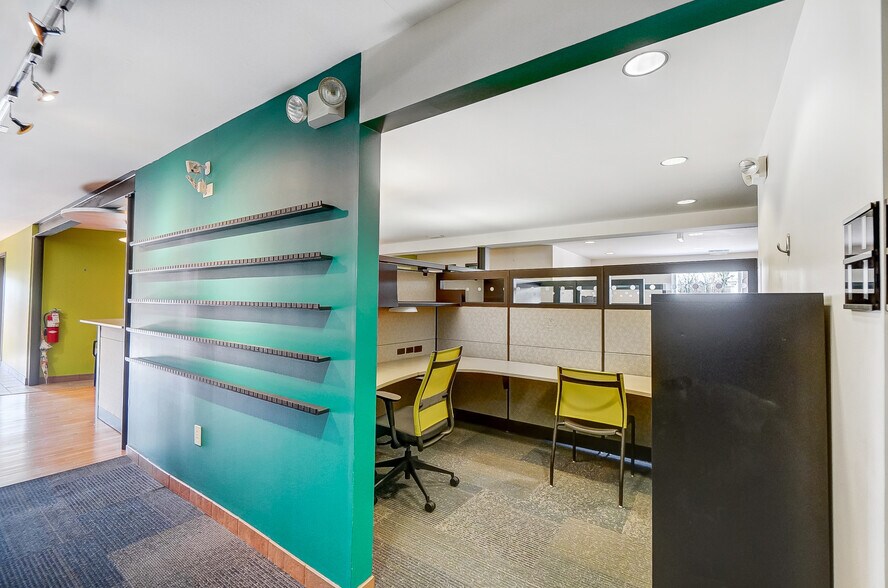 More Photos Of 3925-3927 Brotherton Rd, Cincinnati Office For Sale