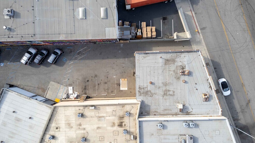 More Photos Of 12712 Saticoy St, North Hollywood Light Distribution For Lease