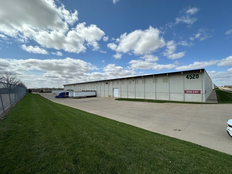More Photos Of 4520 20th Ave SW, Cedar Rapids Warehouse For Sale